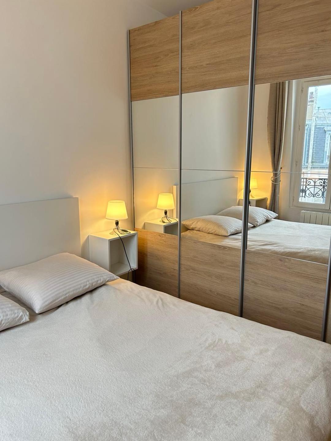 Spacious Near Eiffel Grenelle F2 Paris