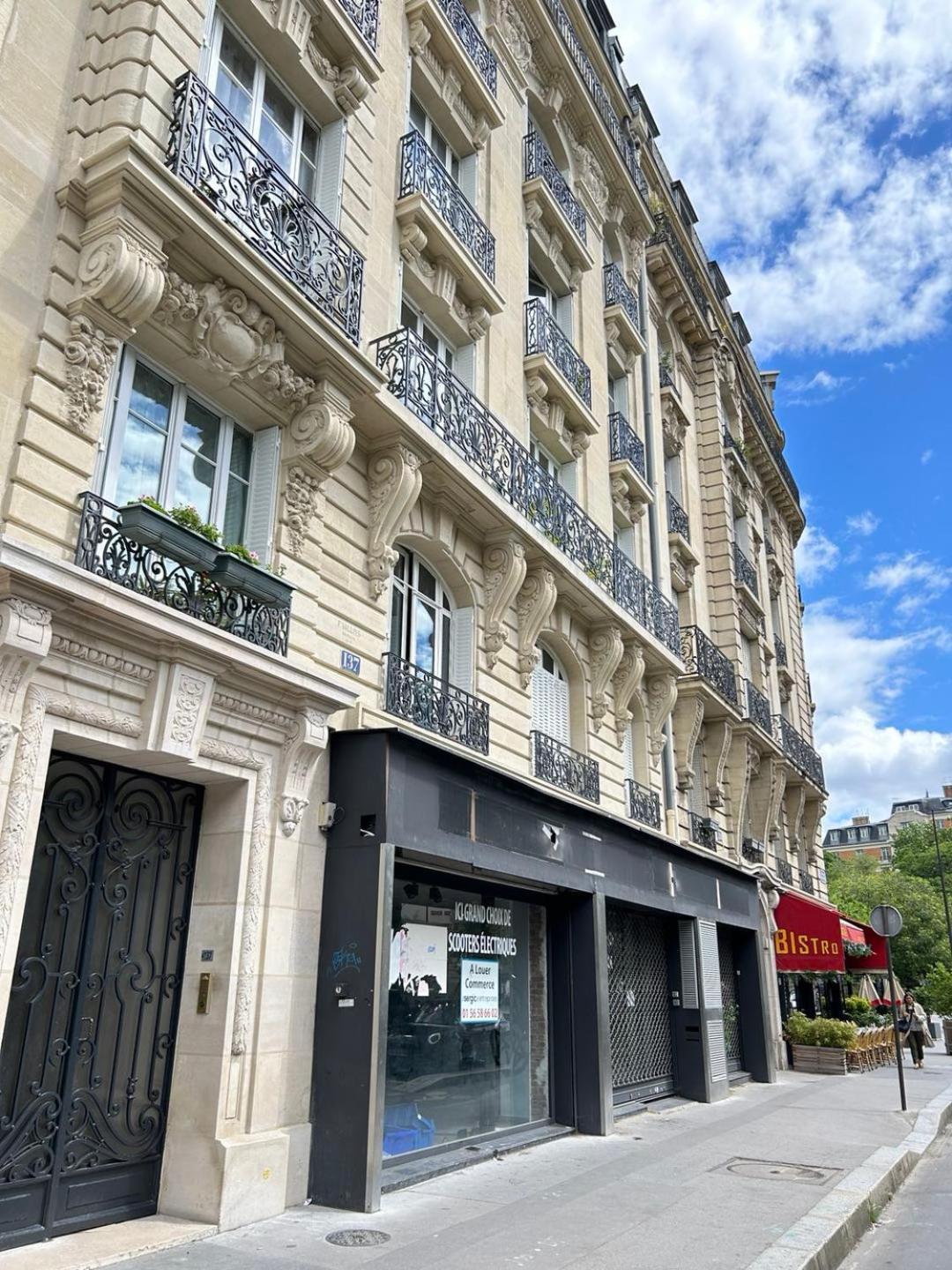 Spacious Near Eiffel Grenelle F2 * Paris