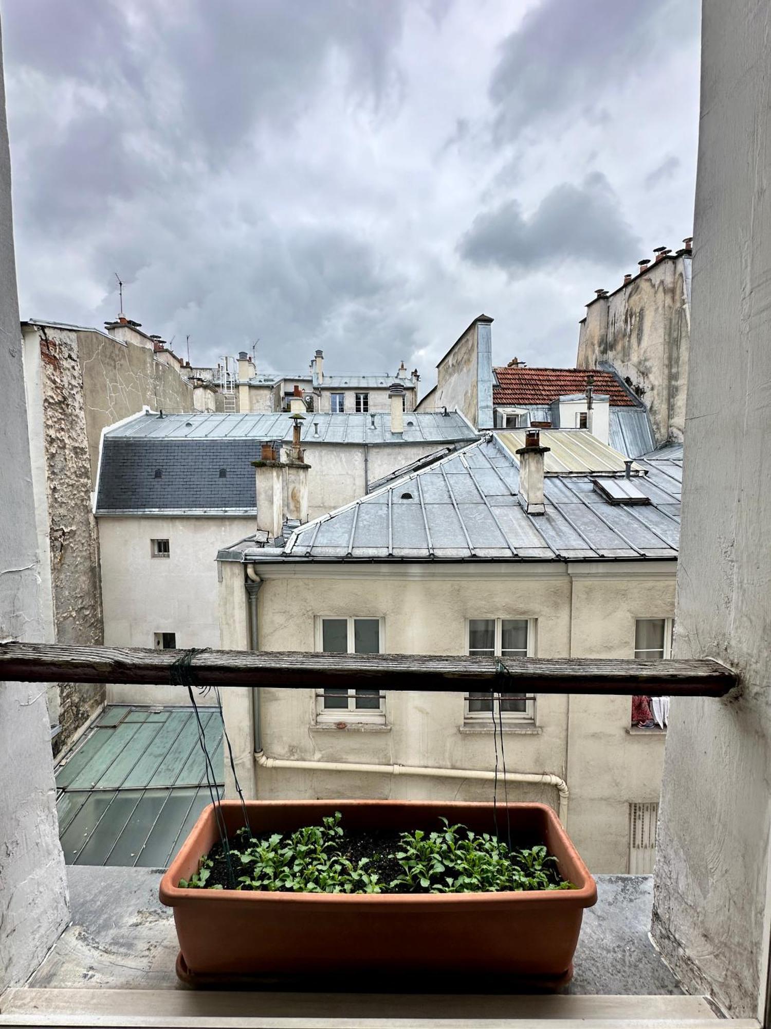 Marais Near Louvre Museum Ecouffes * Paris