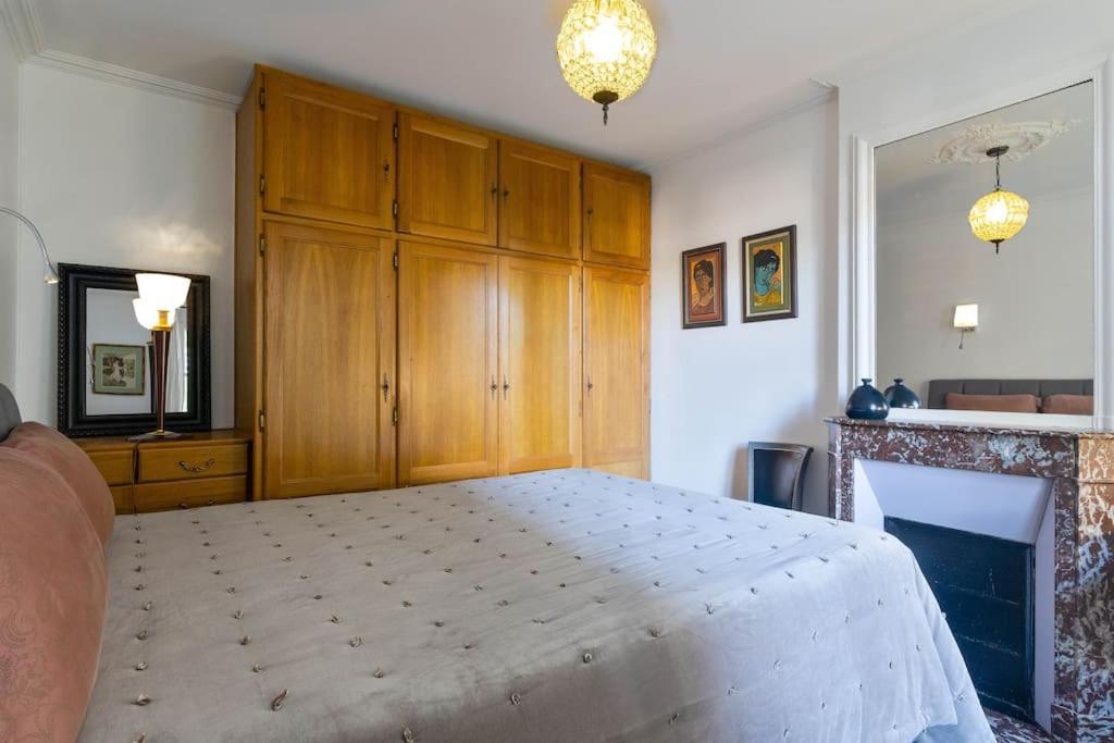Charming Flat In Old Apartment Paris