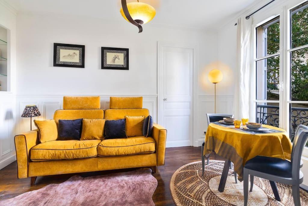 Charming Flat In Old Apartment Paris