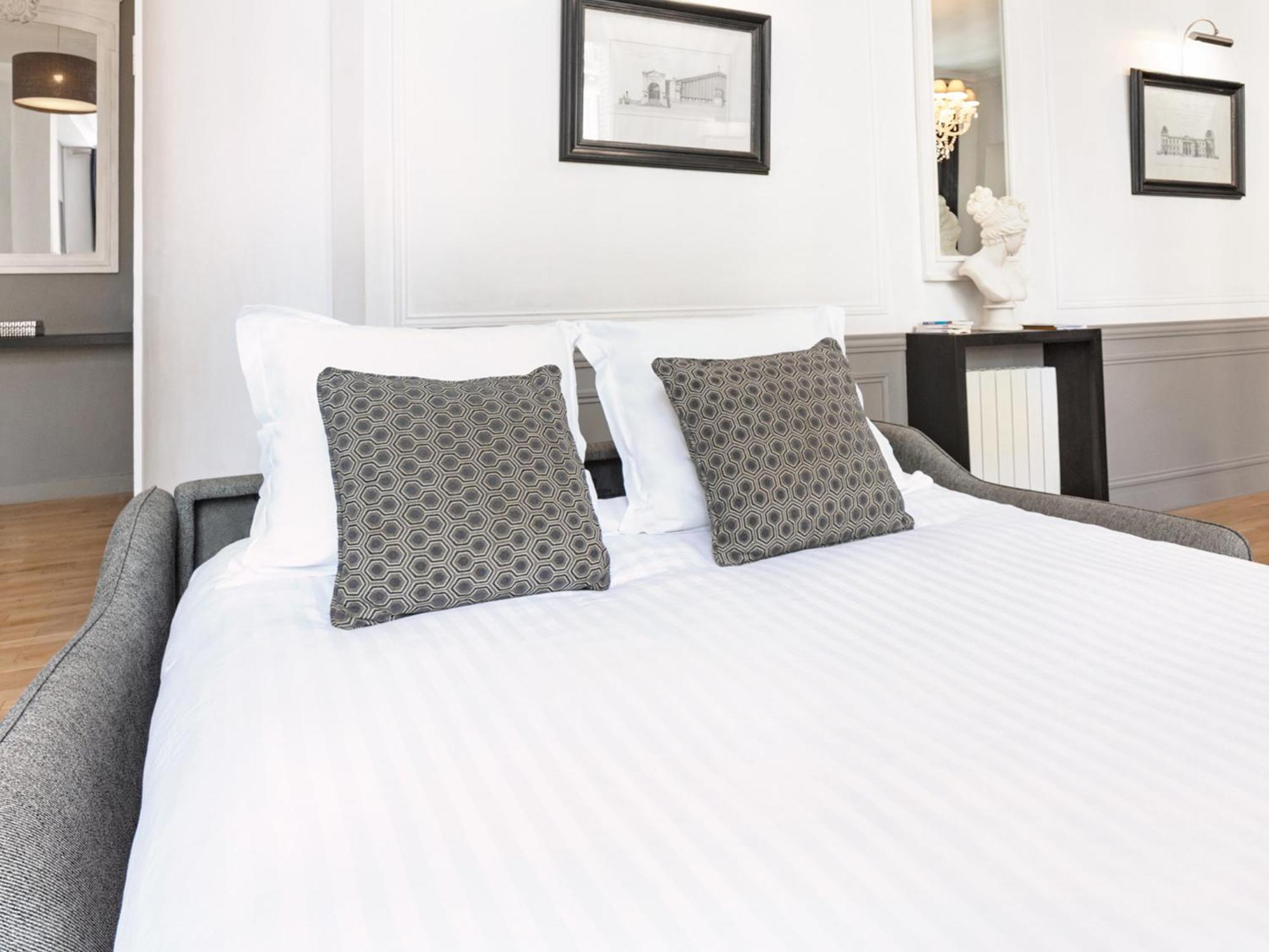Livinparis - Luxury 3 Bedrooms Le Louvre I Apartment Paris