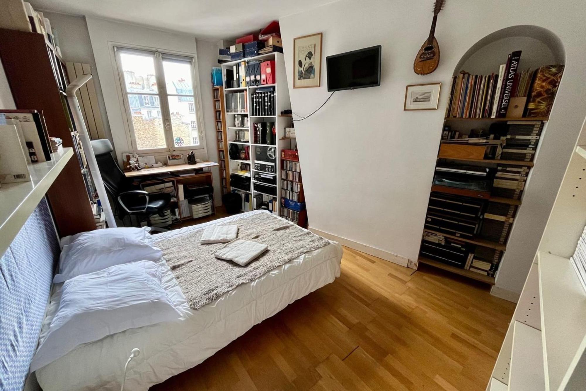 Duplex Of 90m Near Montmartre Paris