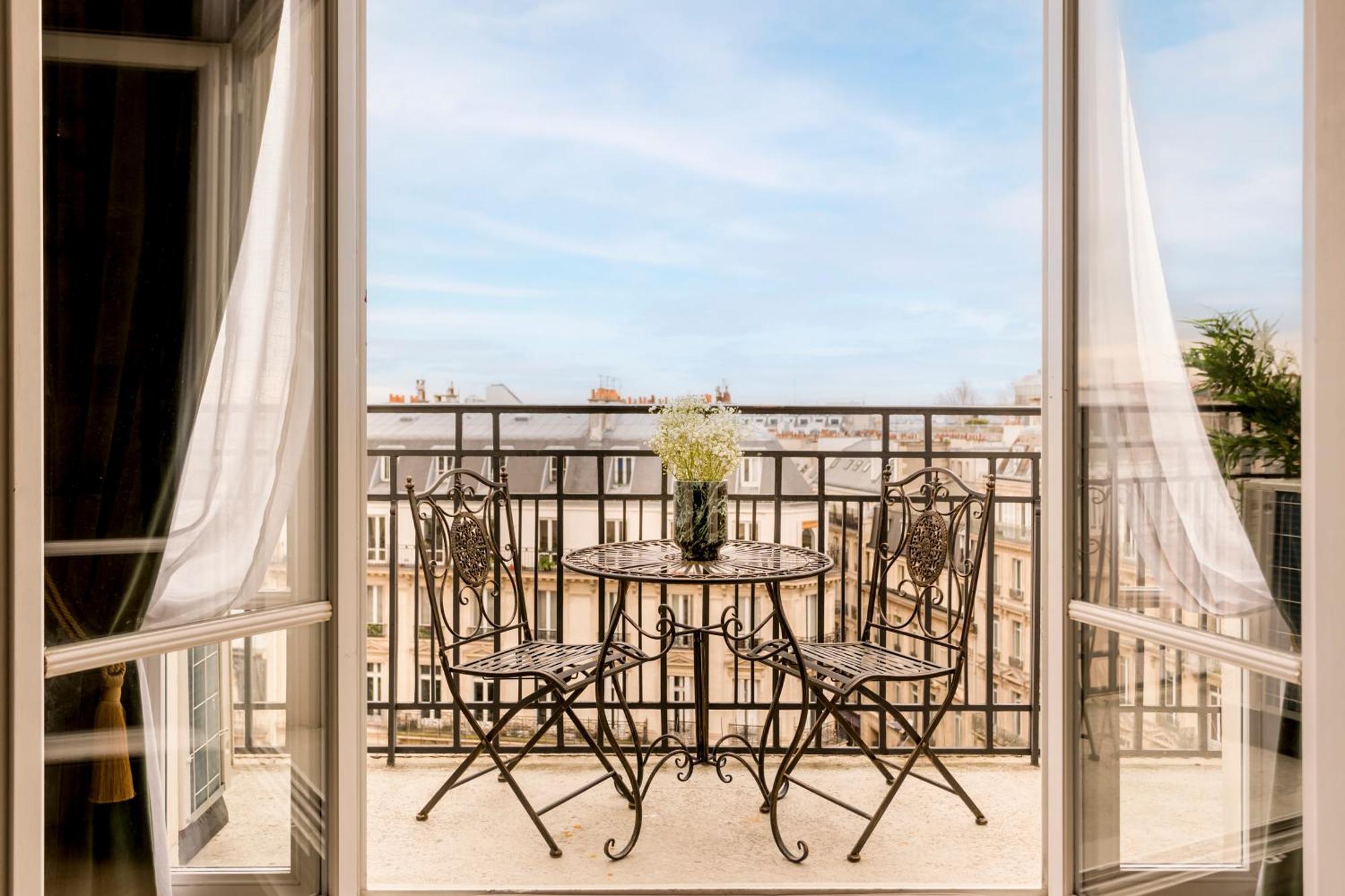Merveil Signature - Hoche - Eiffel Tower View Apartment Paris