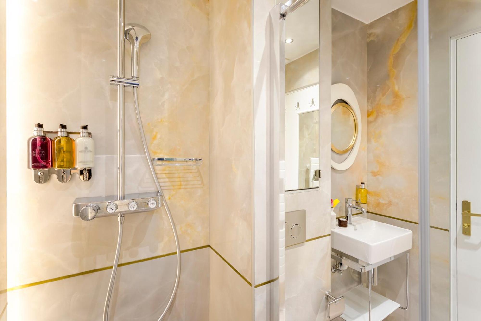 Apartment Merveil Signature - Hoche - Eiffel Tower View *
