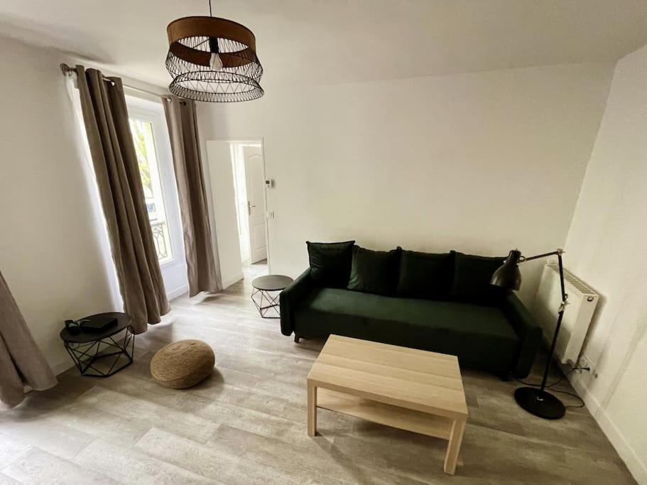 1br Et Canape Lit Dans Le Salon * Paris