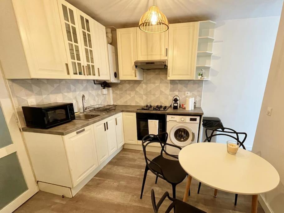 1br Et Canape Lit Dans Le Salon * Paris