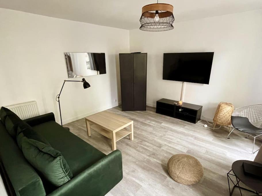 1br Et Canape Lit Dans Le Salon * Paris