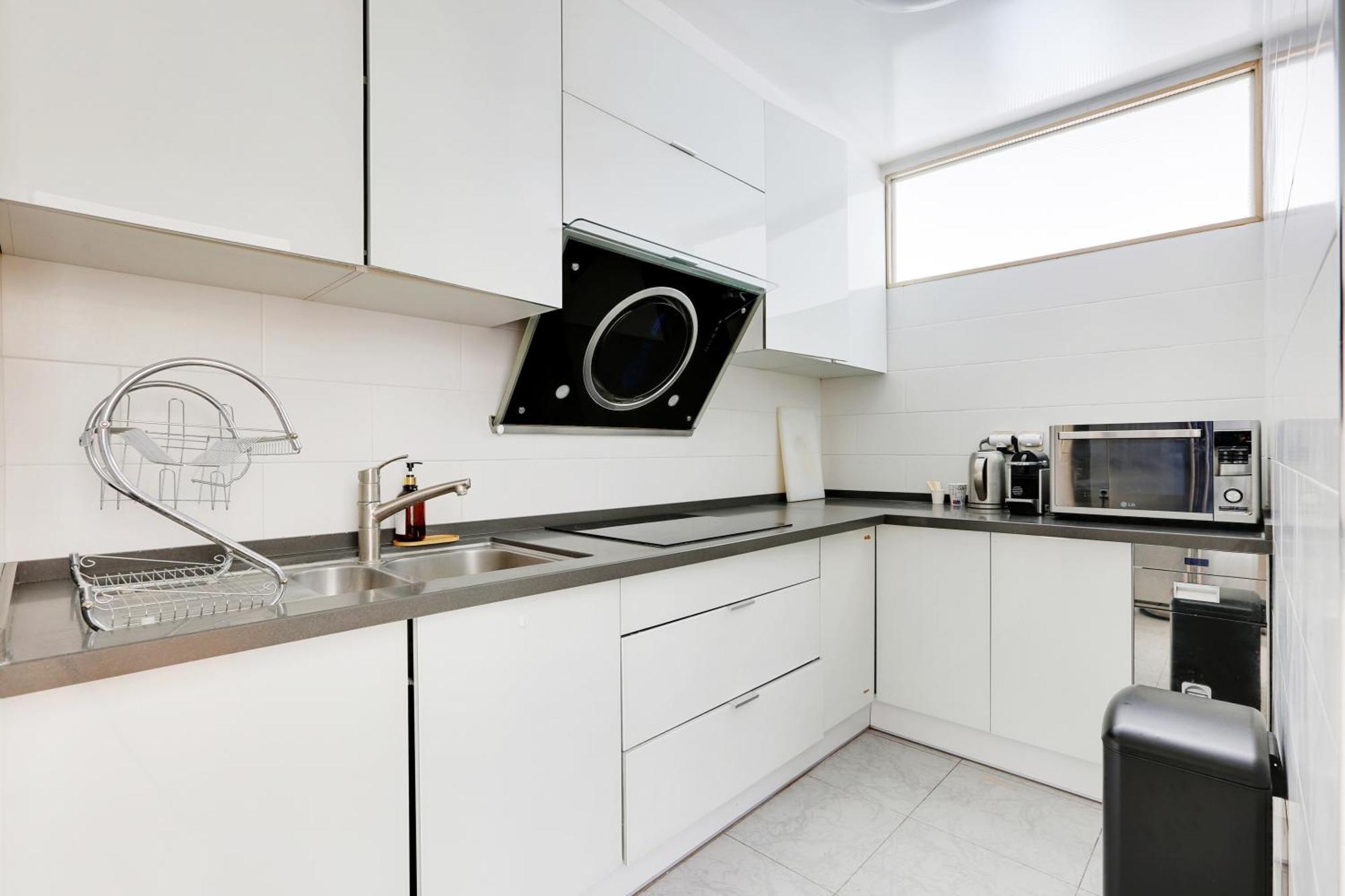 Apartment A 1 Minute Du Metro Et Parking Prive *