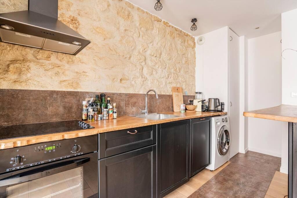 Appartement Charmant En Pierre, Ruelle Au Calme Paris