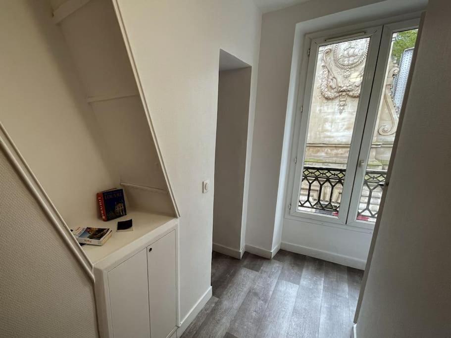 Apartment 1br Et Canape Lit Dans Le Salon Paris