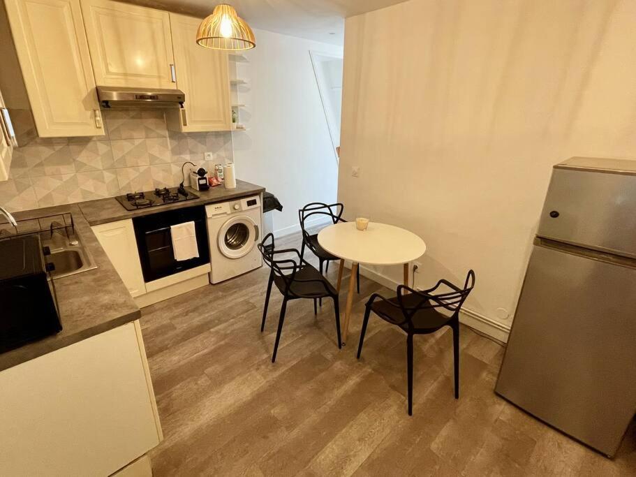 Apartment 1br Et Canape Lit Dans Le Salon