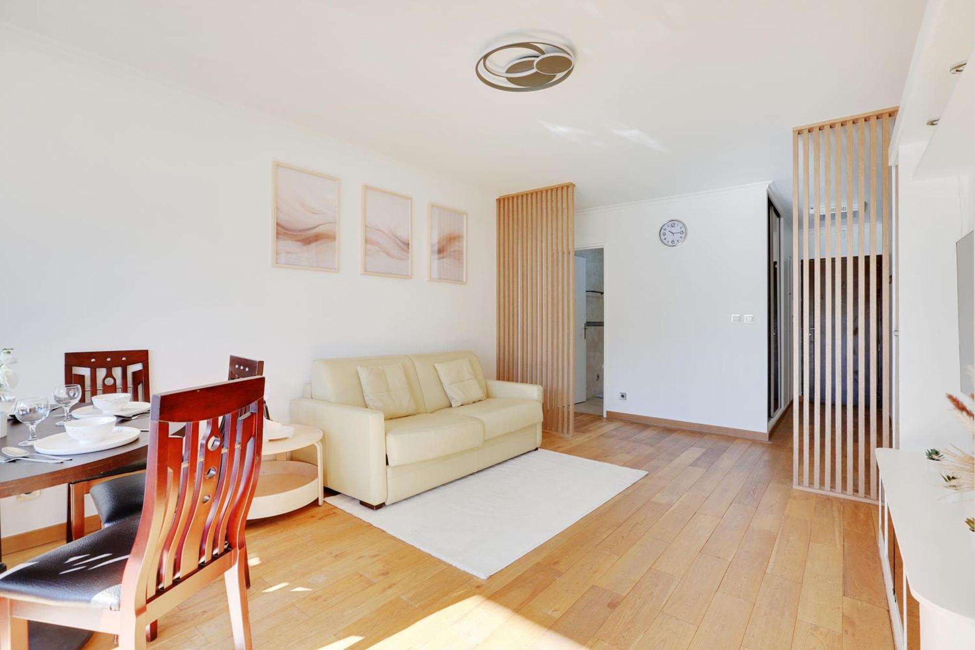 Apartment A 1 Minute Du Metro Et Parking Prive
