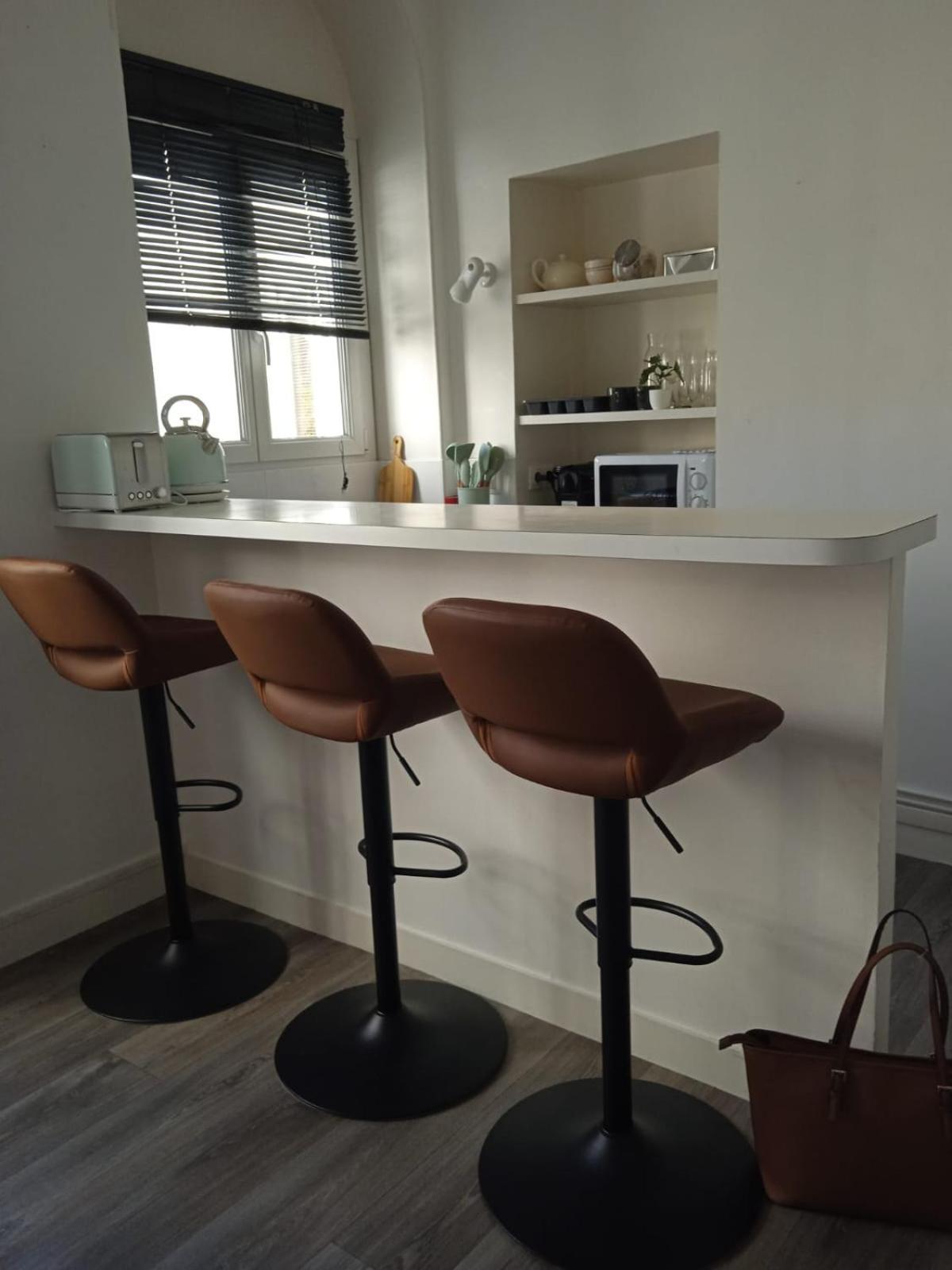 Gare Montparnasse,gorgeous1 Bedroom,close To Eiffel Tour,center , Stuning Place Appartement *