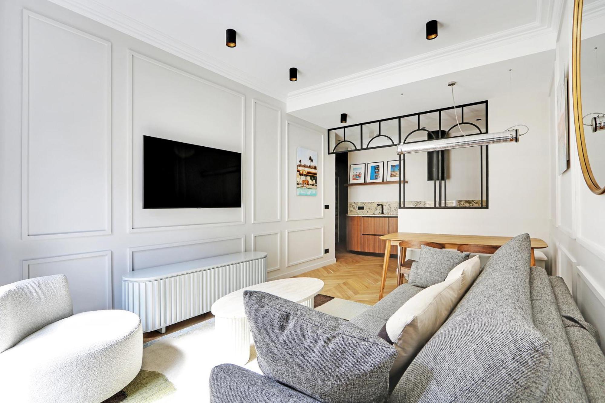 Pick A Flat's In Triangle D'or - Pierre 1er De Serbie * Paris