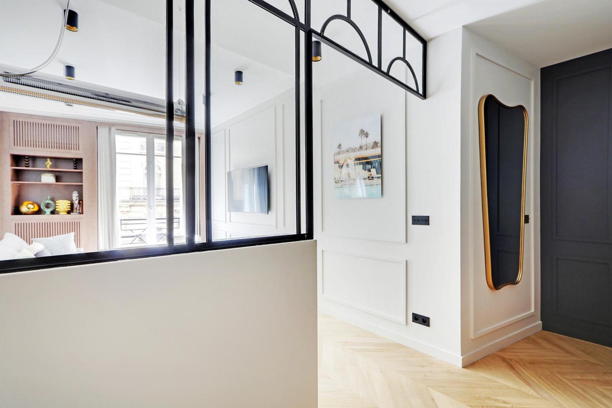 Pick A Flat's In Triangle D'or - Pierre 1er De Serbie
