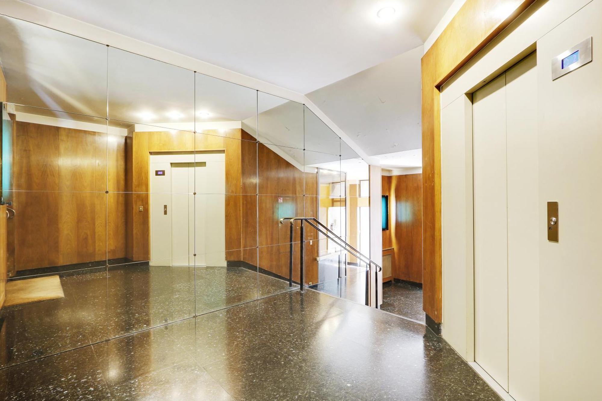 Pick A Flat's In Triangle D'or - Pierre 1er De Serbie Apartment