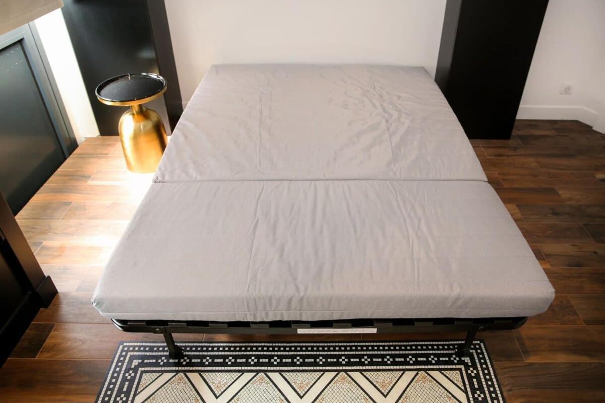 Proche Des Celebres Puces De 4p - Flat-guest * Paris