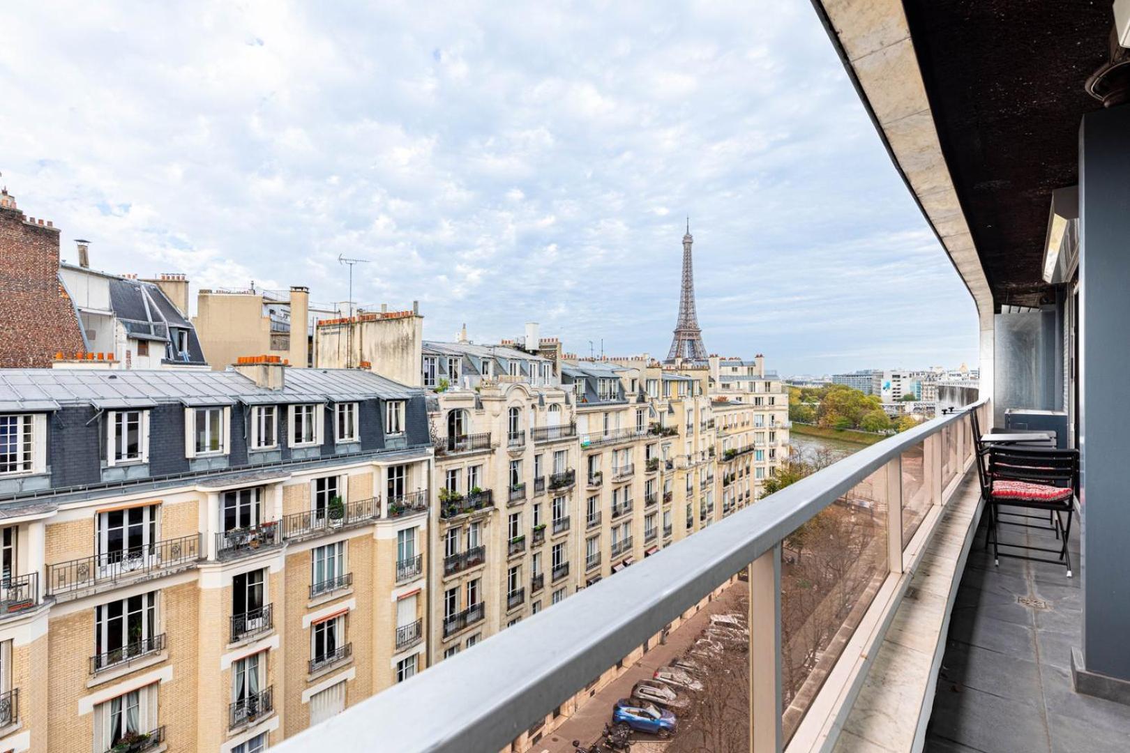 Guestready - View Of The Eiffel Tower Ideal For 2 *