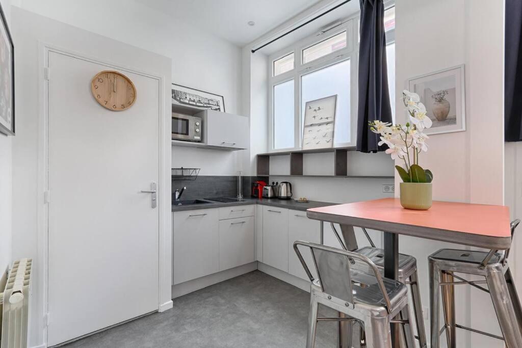 Apartment Charming 1br Batignolles Paris