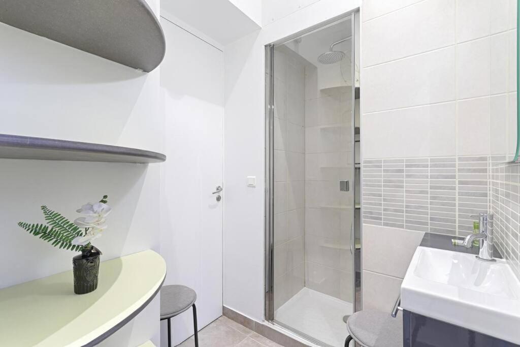 Apartment Charming 1br Batignolles *