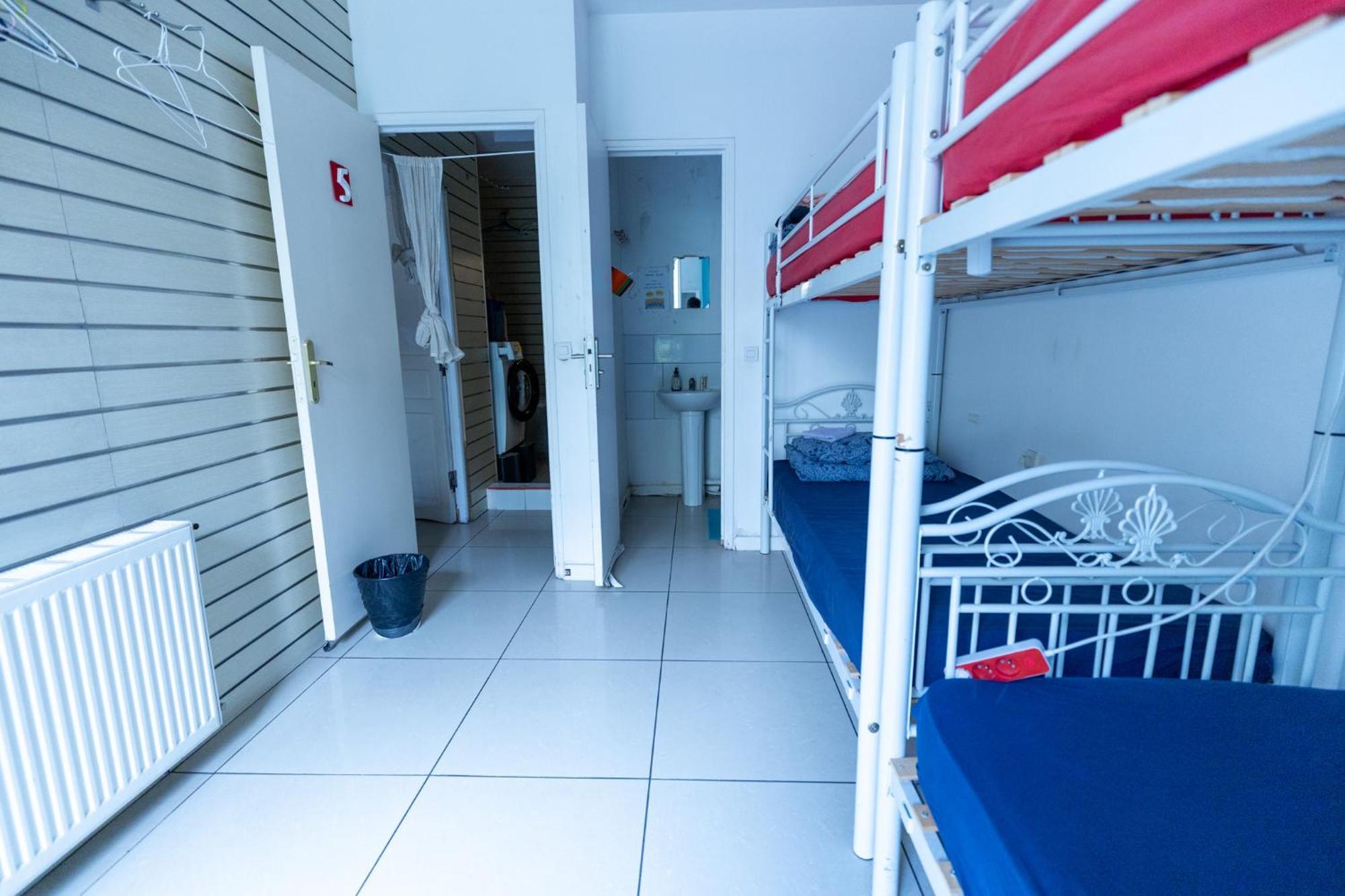 Korean Style Minbak Number Two Albergue Paris