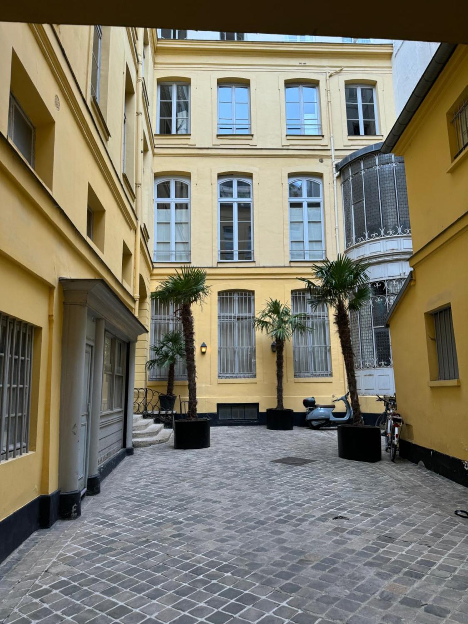 Apartment Equipe Bourse Paris
