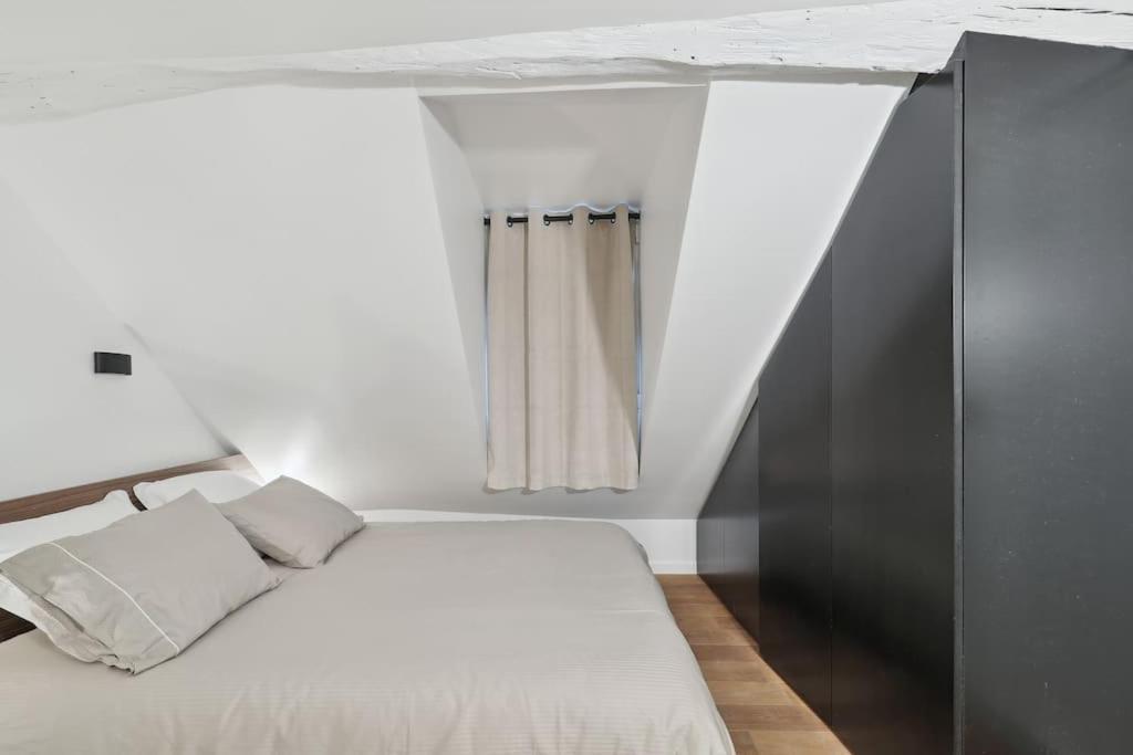 Duplex Parisien Pres Du Louvre Apartment *