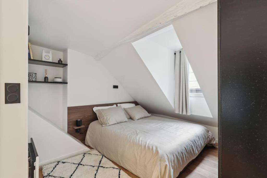 Apartment Duplex Parisien Pres Du Louvre