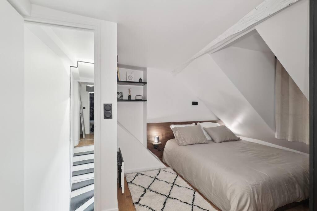 Apartment Duplex Parisien Pres Du Louvre
