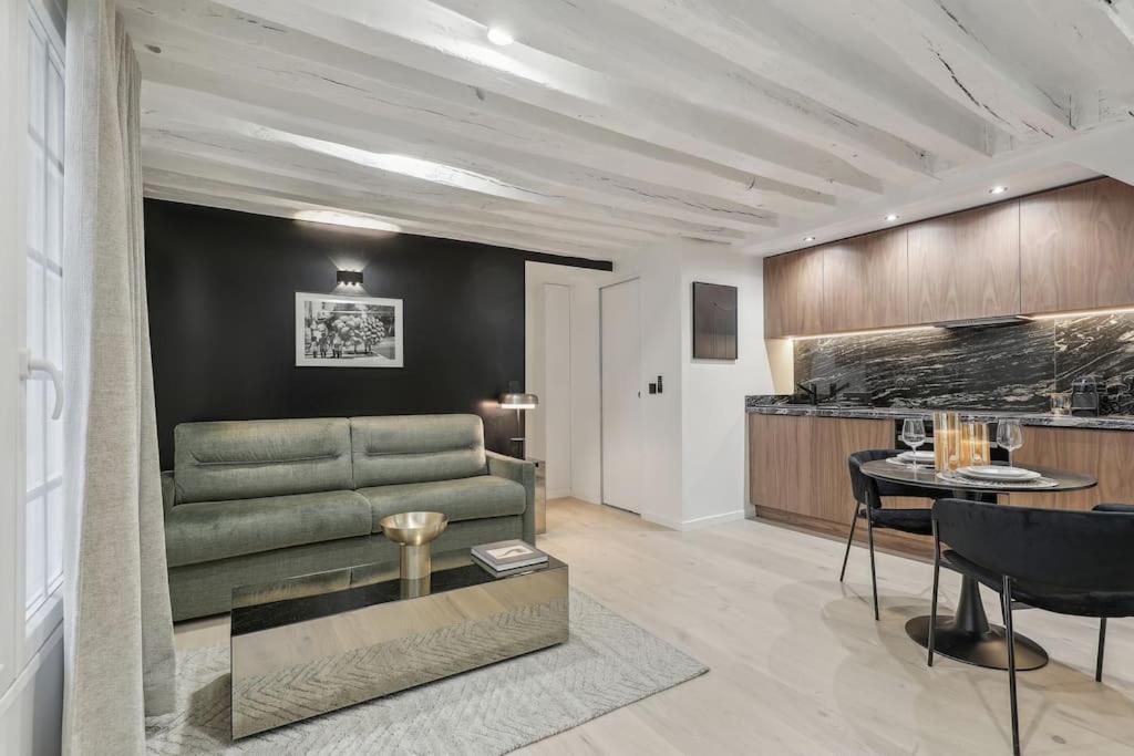 Apartment Duplex Parisien Pres Du Louvre *