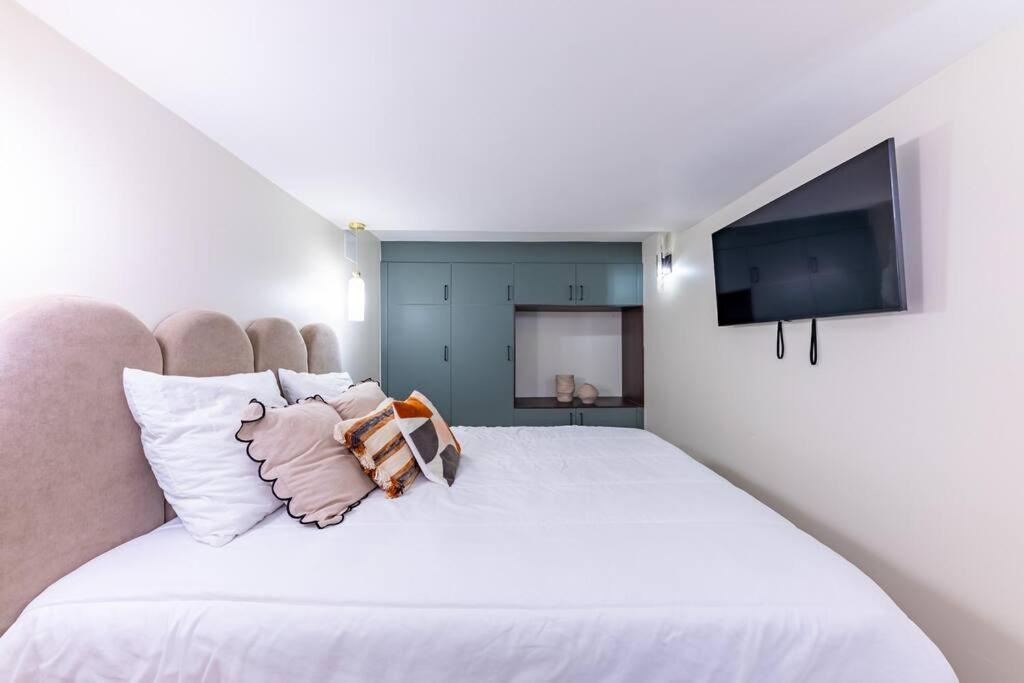 New Spacious 4 Star Family In Chic 16th District Apartment Paris