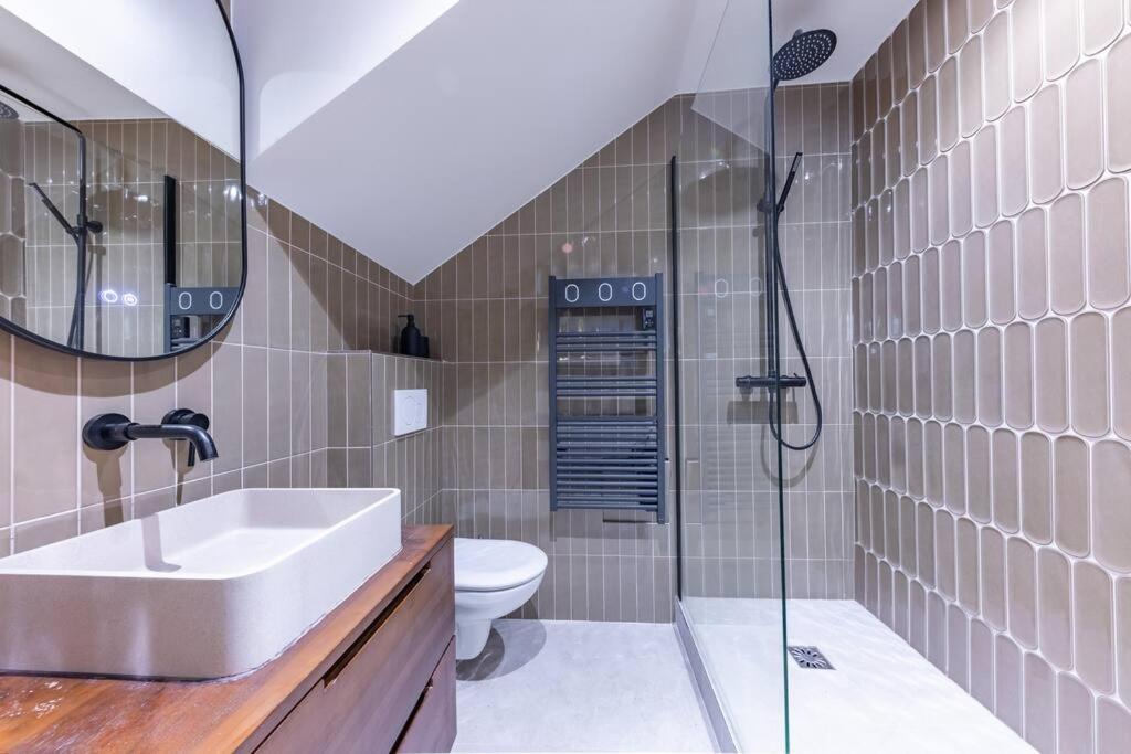 New Spacious 4 Star Family In Chic 16th District Paris