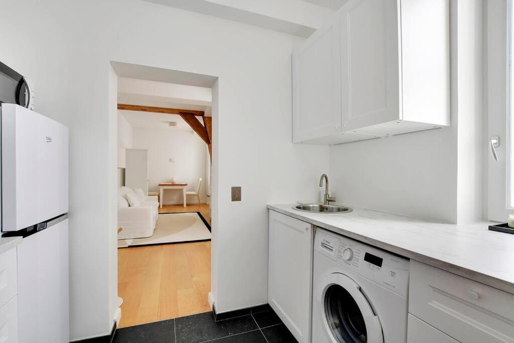 Tiny And Cute Apartment Paris