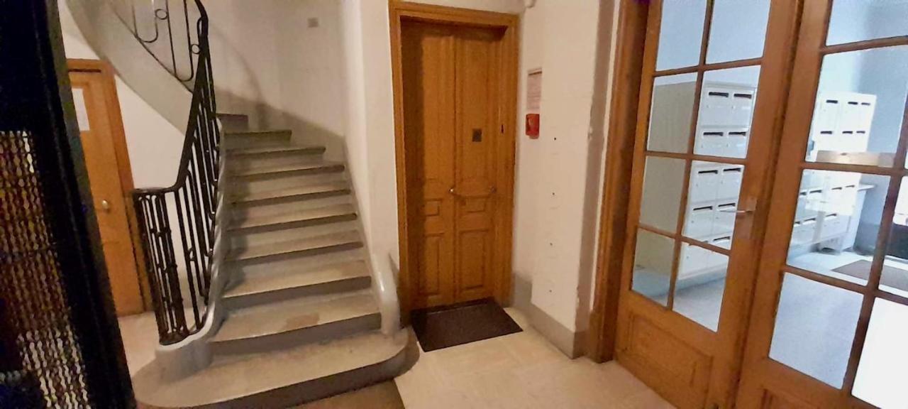 Avec Balcon Dans Calme Avec Gardien -