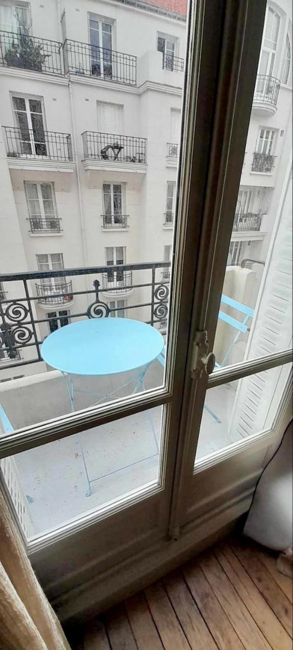 Avec Balcon Dans Calme Avec Gardien - Apartment Paris