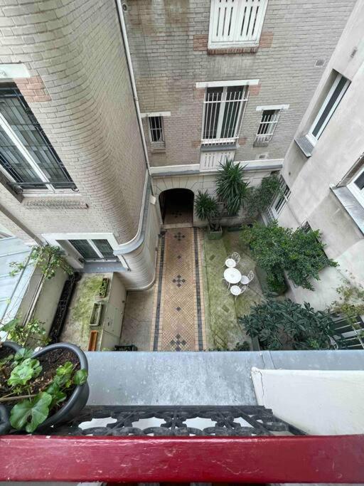 Spacious And Convenient 2 Bedroom Flat In Centre Apartment Paris