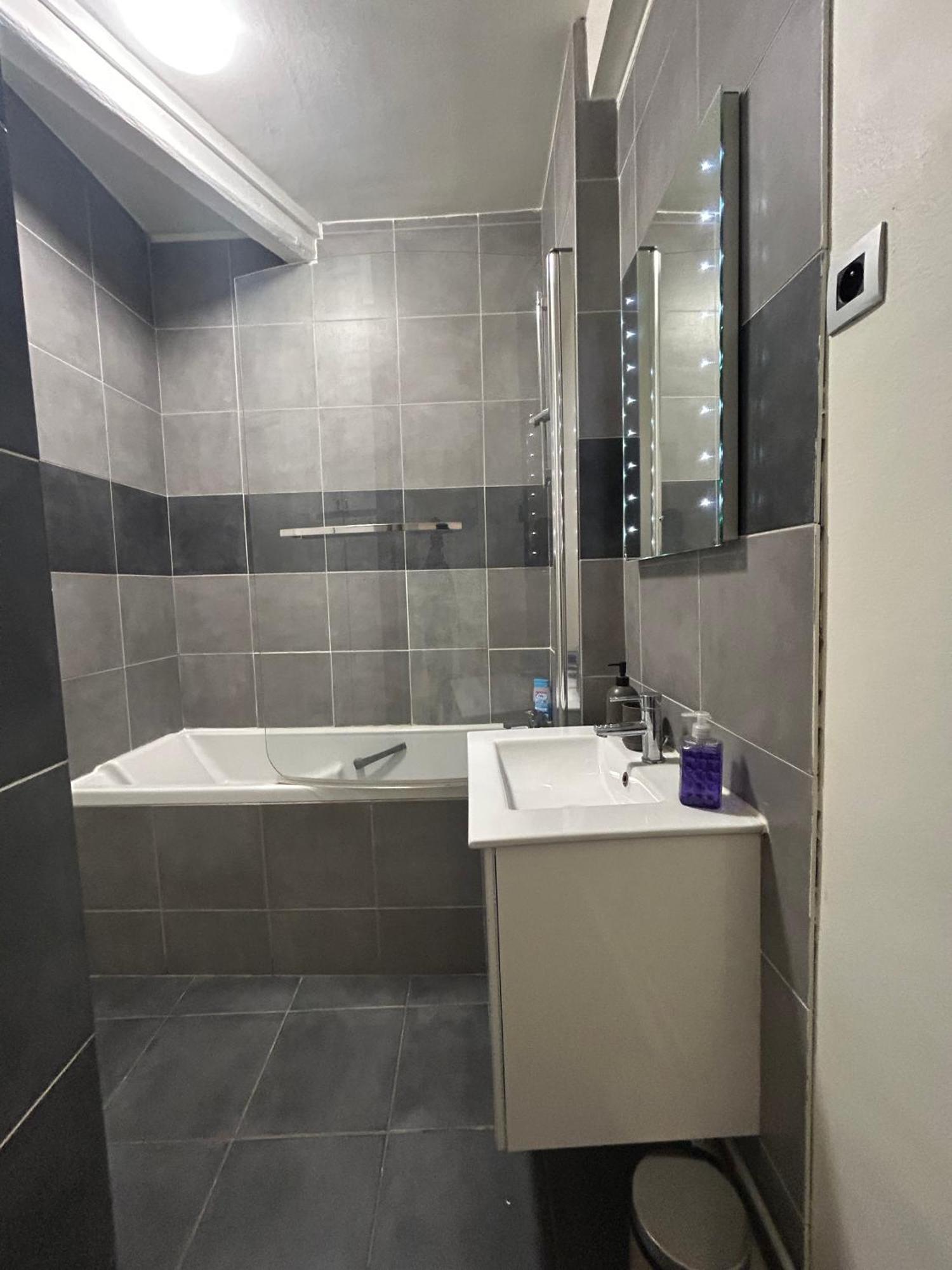 Cosy Quartier Champs Elysees Apartment