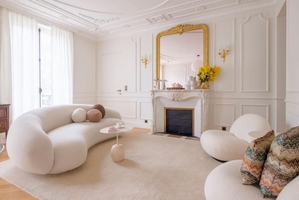 Haussmannien Luxe - 2 Chambres, Champs-elysees *
