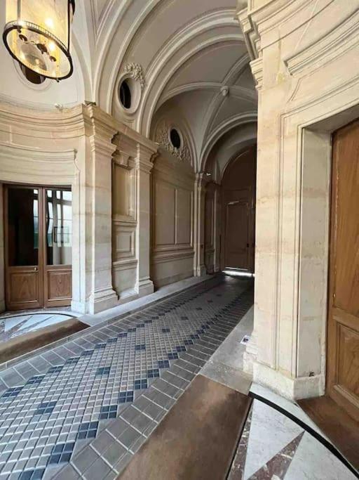 Apartment Haussmannien Luxe - 2 Chambres, Champs-elysees *