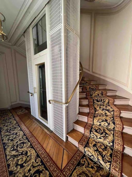 Apartment Haussmannien Luxe - 2 Chambres, Champs-elysees *