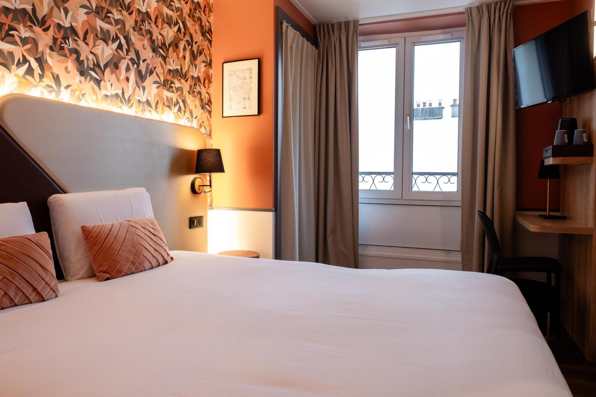 Kyriad 10 - Canal Saint Martin - Republique Hotel