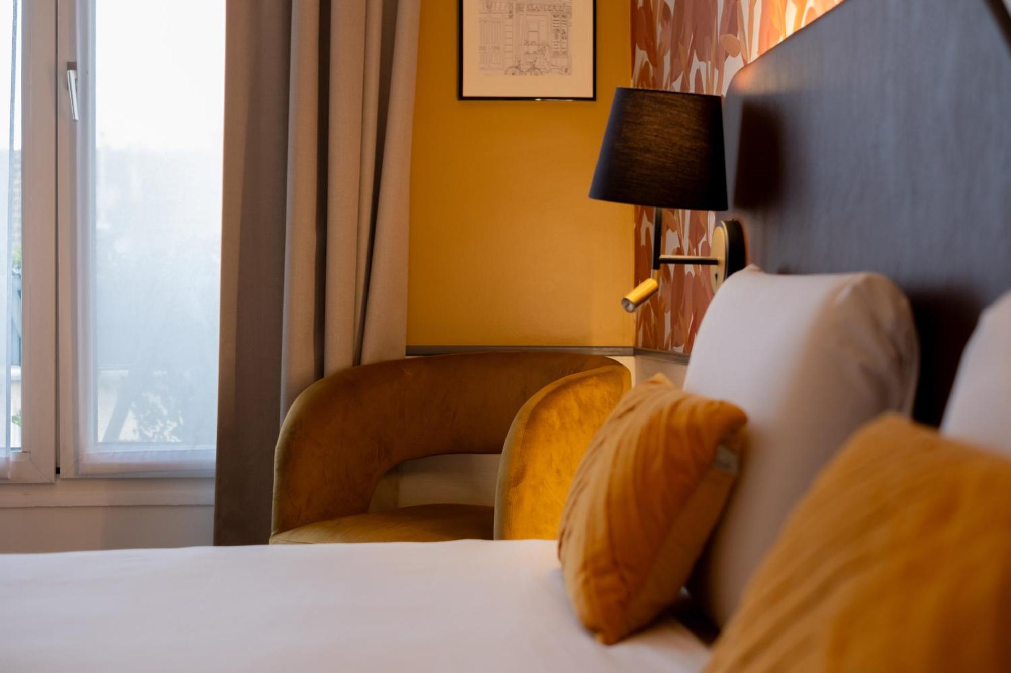 Kyriad 10 - Canal Saint Martin - Republique Hotel