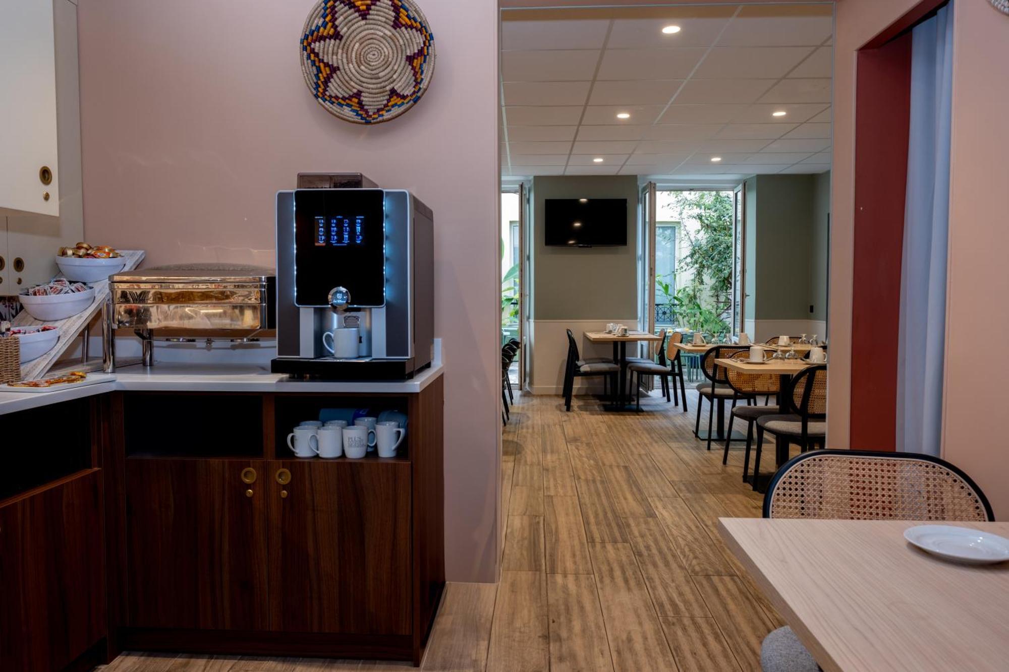 Kyriad 10 - Canal Saint Martin - Republique Hotel 3*