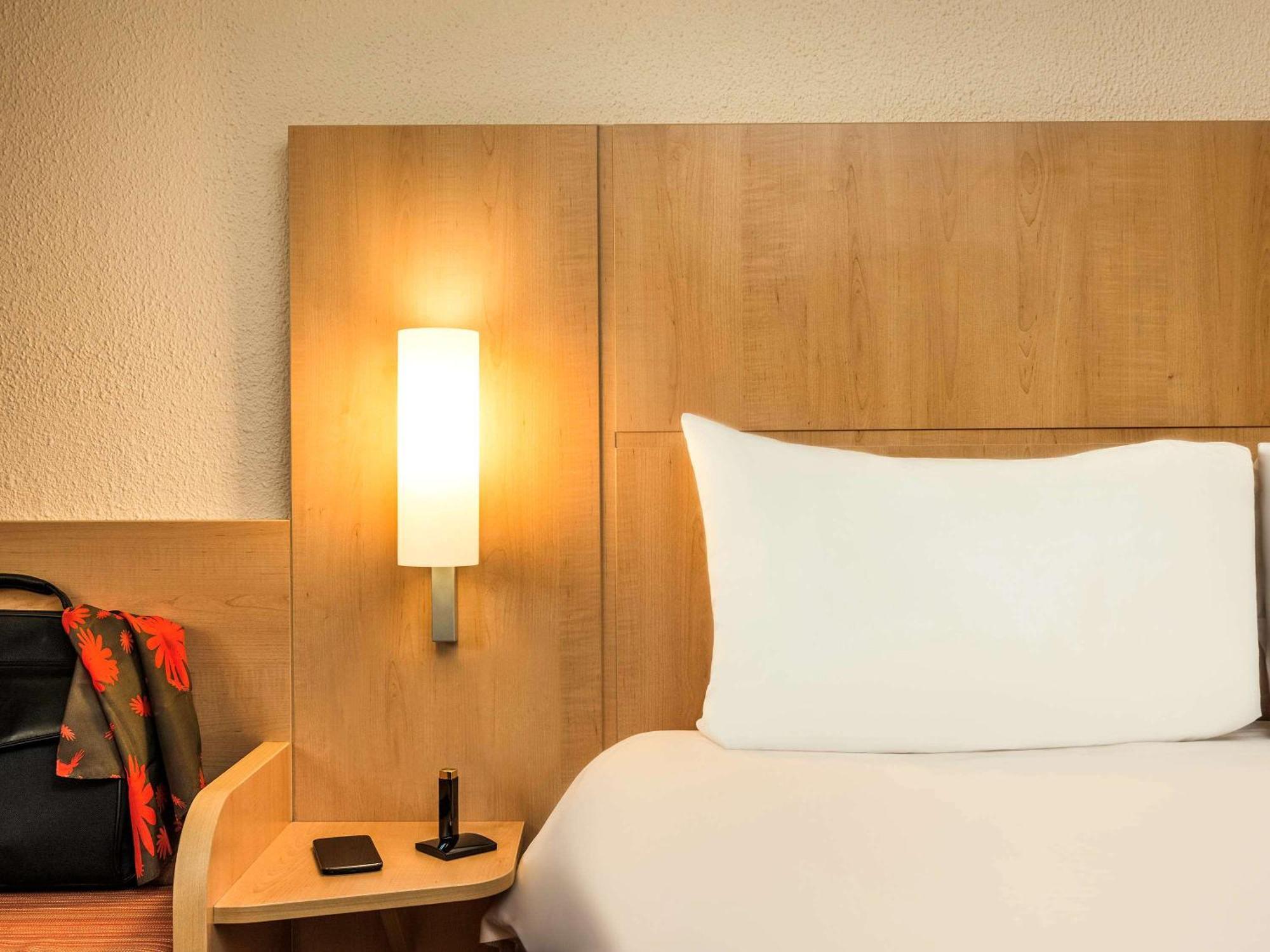 Ibis Montmartre 18ème Hotel