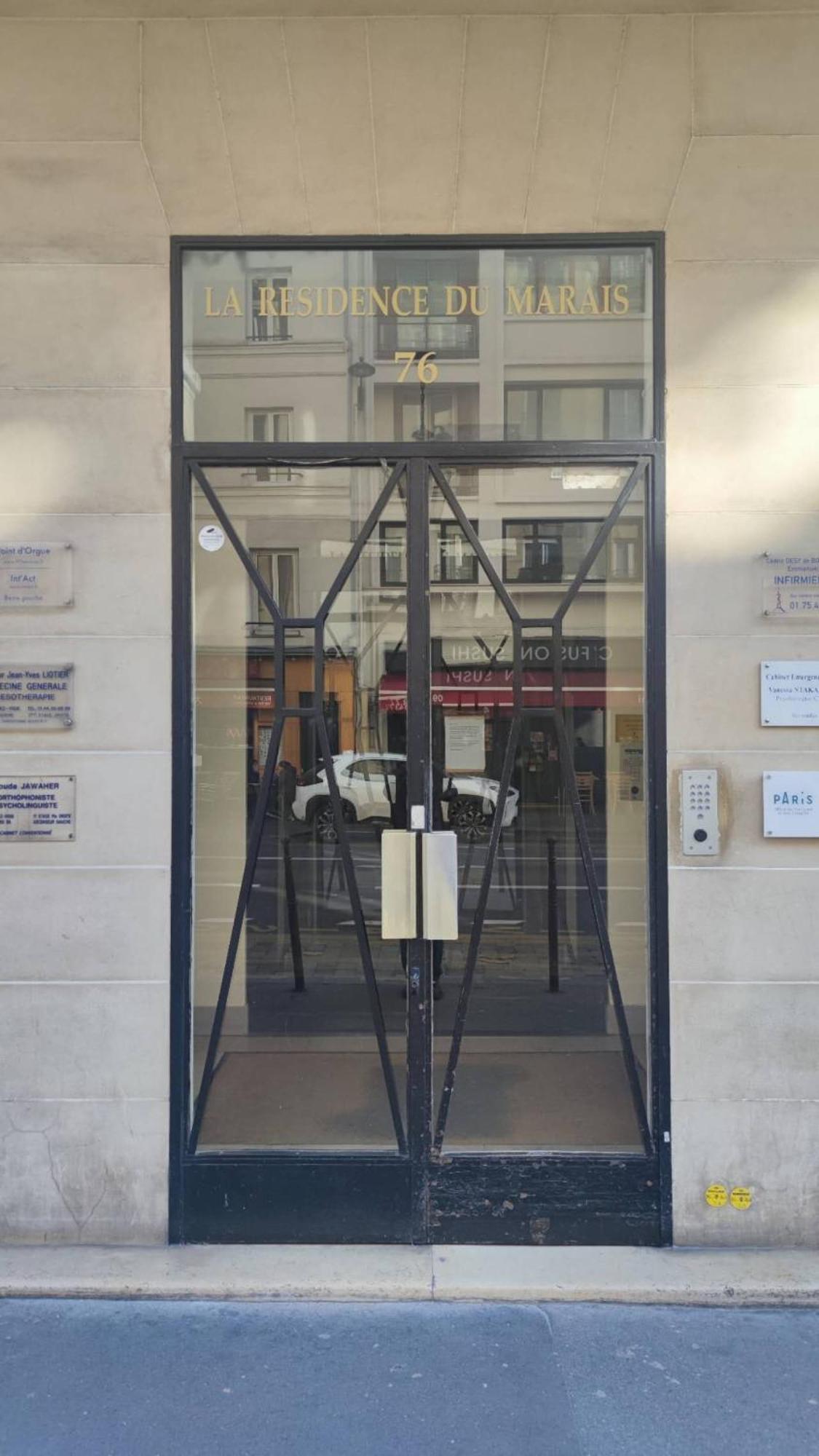 Comfortable Near Marais Beaubourg Apartment *