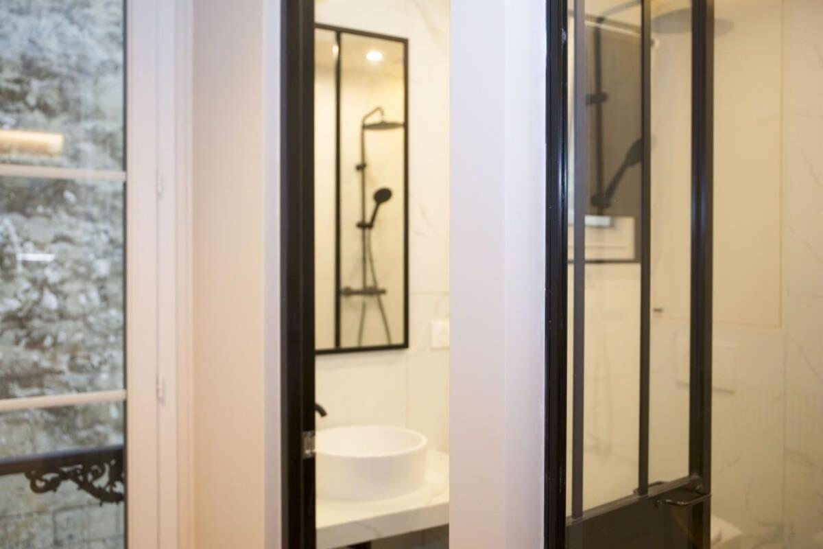 Fonctionnel Et Moderne Place Clichy - 2p - Flat-guest Apartamento *