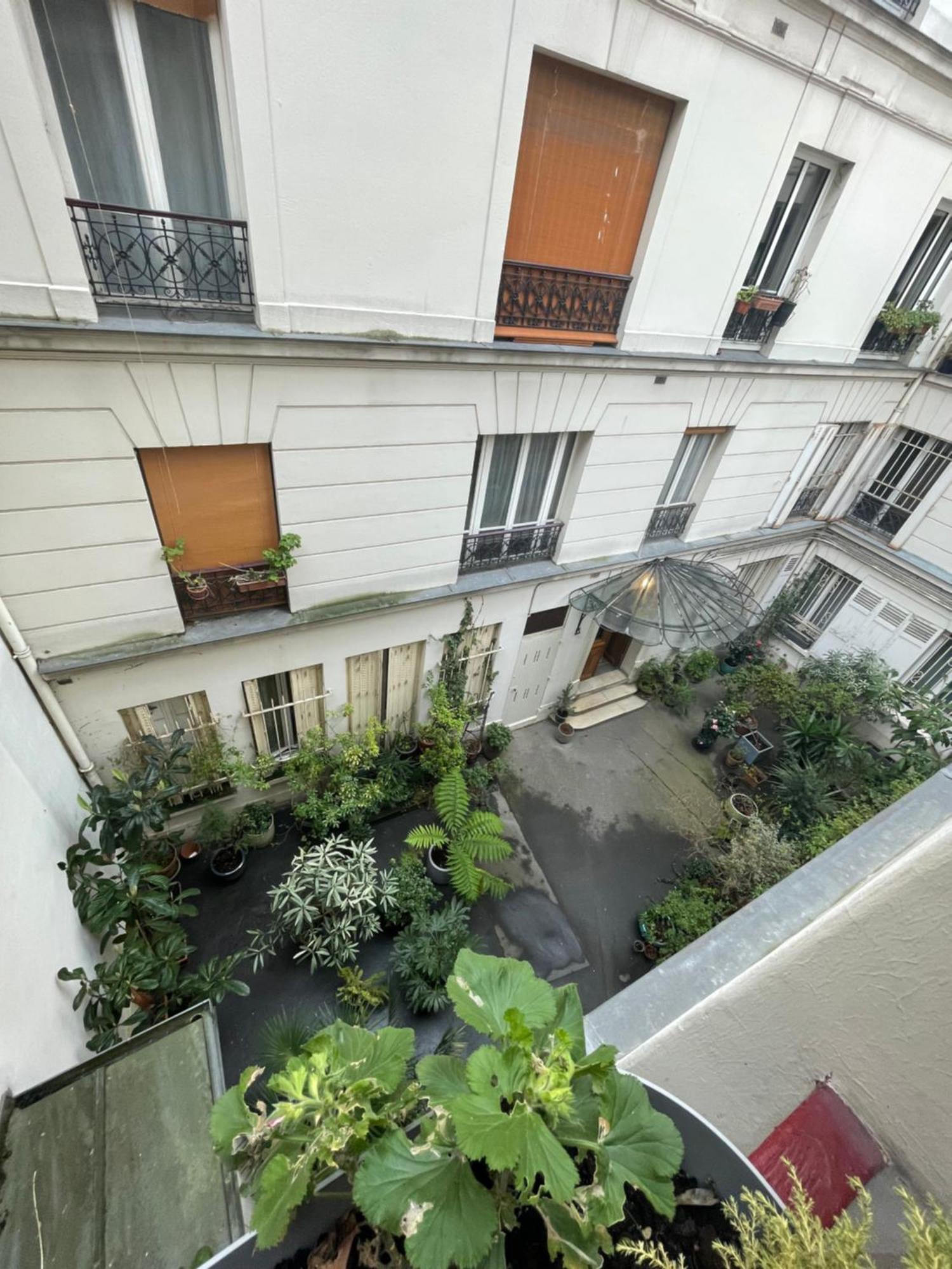 Spacious And Convenient 2 Bedroom Flat In Centre Apartment *