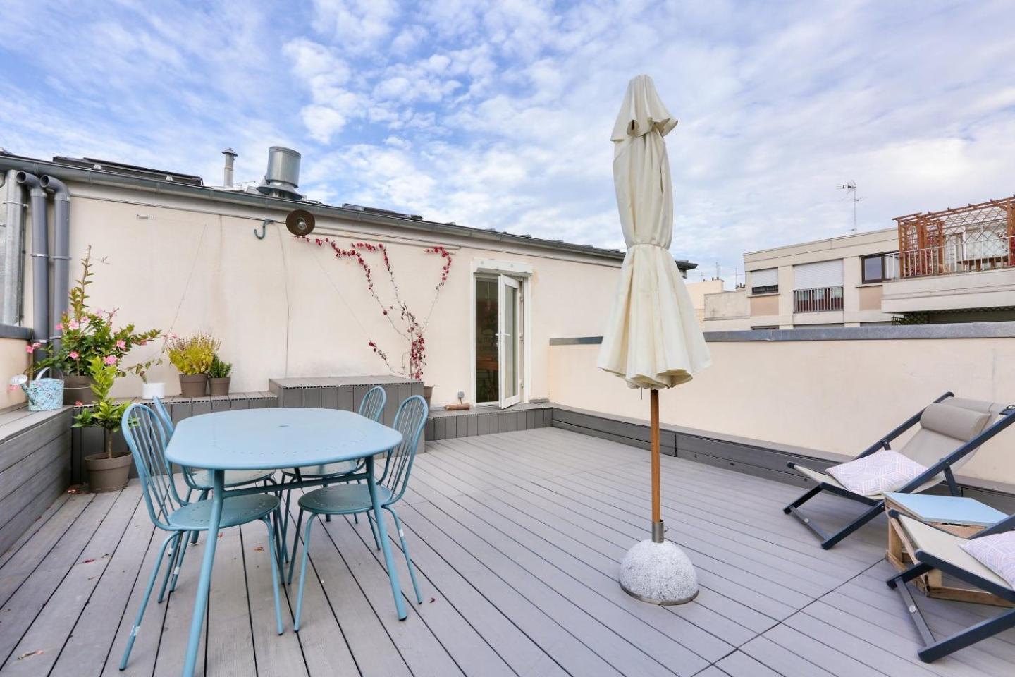 Le Contemporain - Terrace & Near Montmartre * Paris