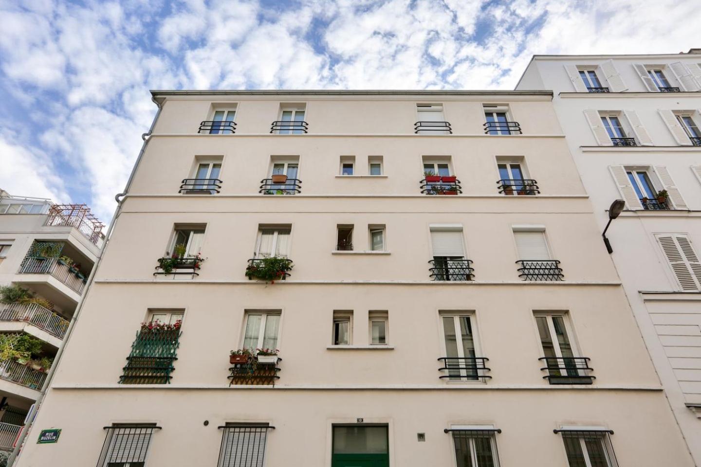 Le Contemporain - Terrace & Near Montmartre